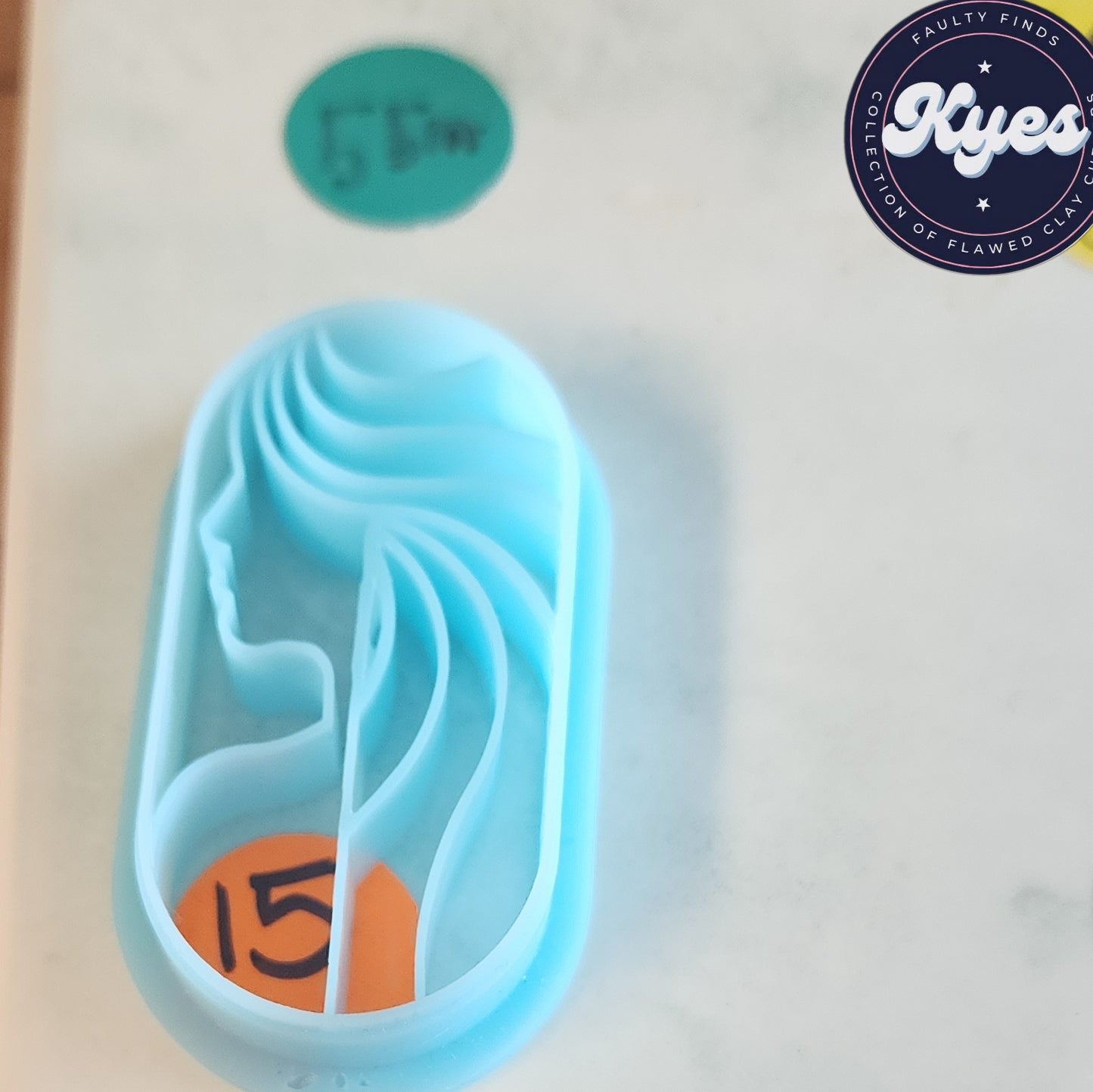 Kyes faulty finds woman in the window 55mm