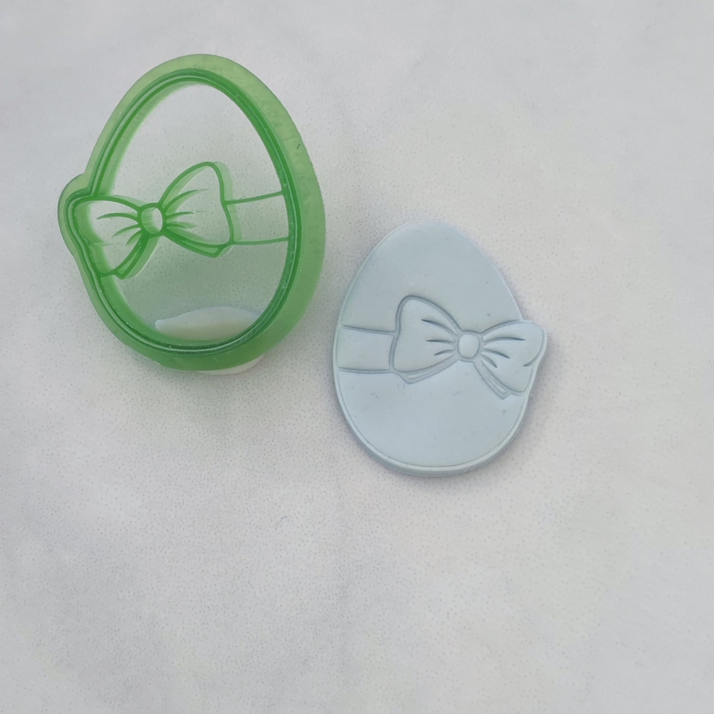 Easter Egg EMBOSSED bow 35mm cutter